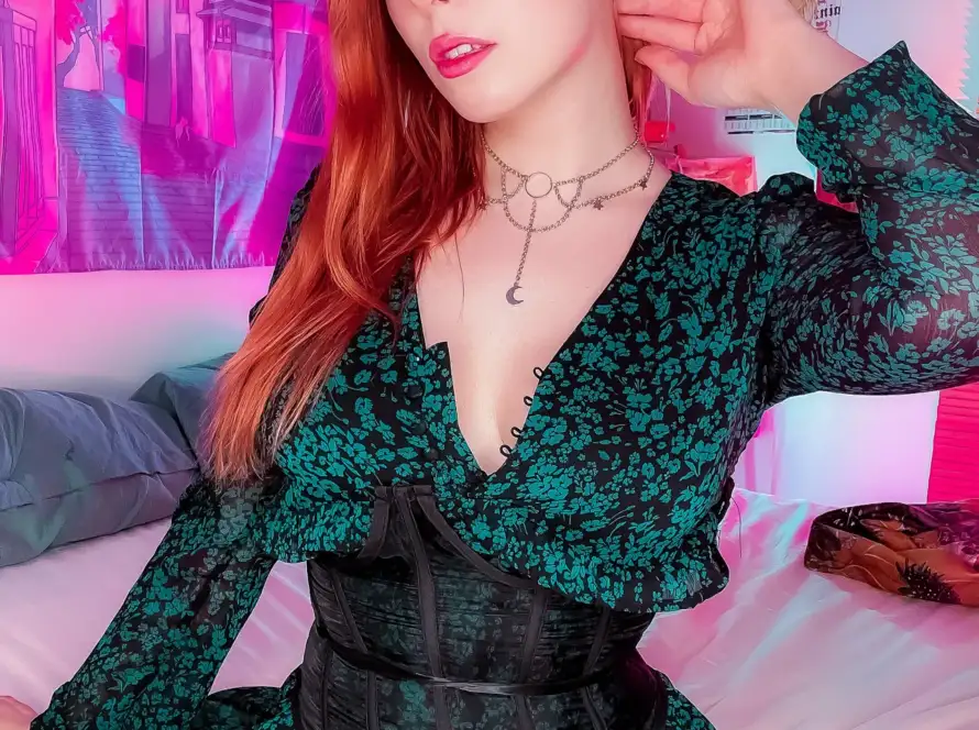 MollyRedWolf cosplay photo 1