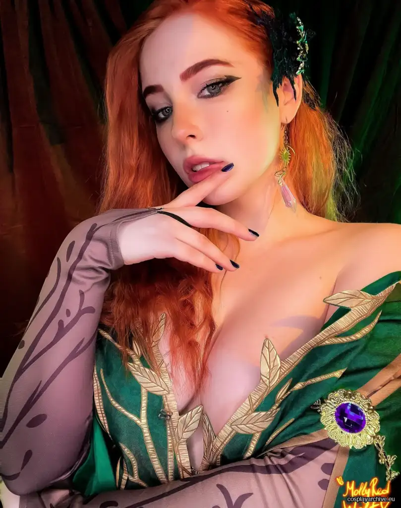 MollyRedWolf cosplay photo 2